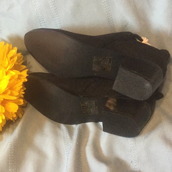 BLACK VEGAN SUEDE MOTO ALMOND TOE BOOTIE BOOTS - Picture 6 of 8